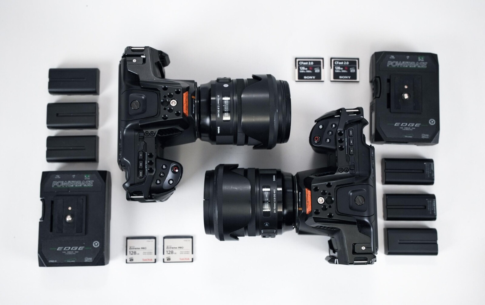 Kit 2x BMPCC6K Pro + 2 objectifs 24-70 f2.8 Sigma ART + 8 batteries et 4 cartes CFast 128Go - Photo 1 sur 4