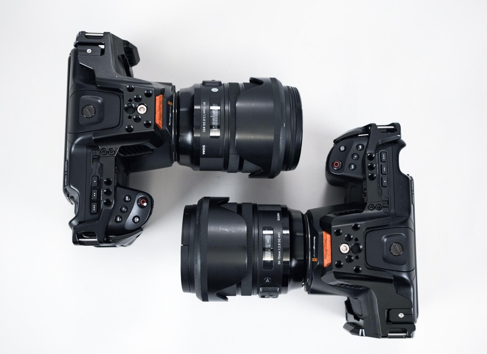 Kit 2x BMPCC6K Pro + 2 objectifs 24-70 f2.8 Sigma ART + 8 batteries et 4 cartes CFast 128Go - Photo 2 sur 4