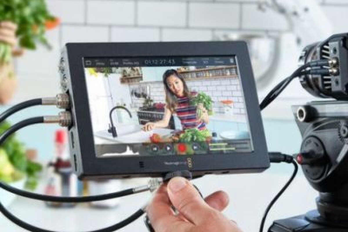 Location Moniteur 7" Enregistreur Blackmagic Video Assist 4K 7 pouces - Lightyshare