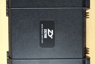 Location Zhiyun Crane Plus + MiniDual Grip