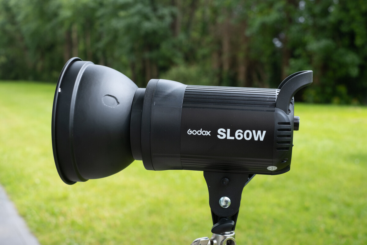Location Projecteur LED GODOX SL60W + Trépied - Lightyshare