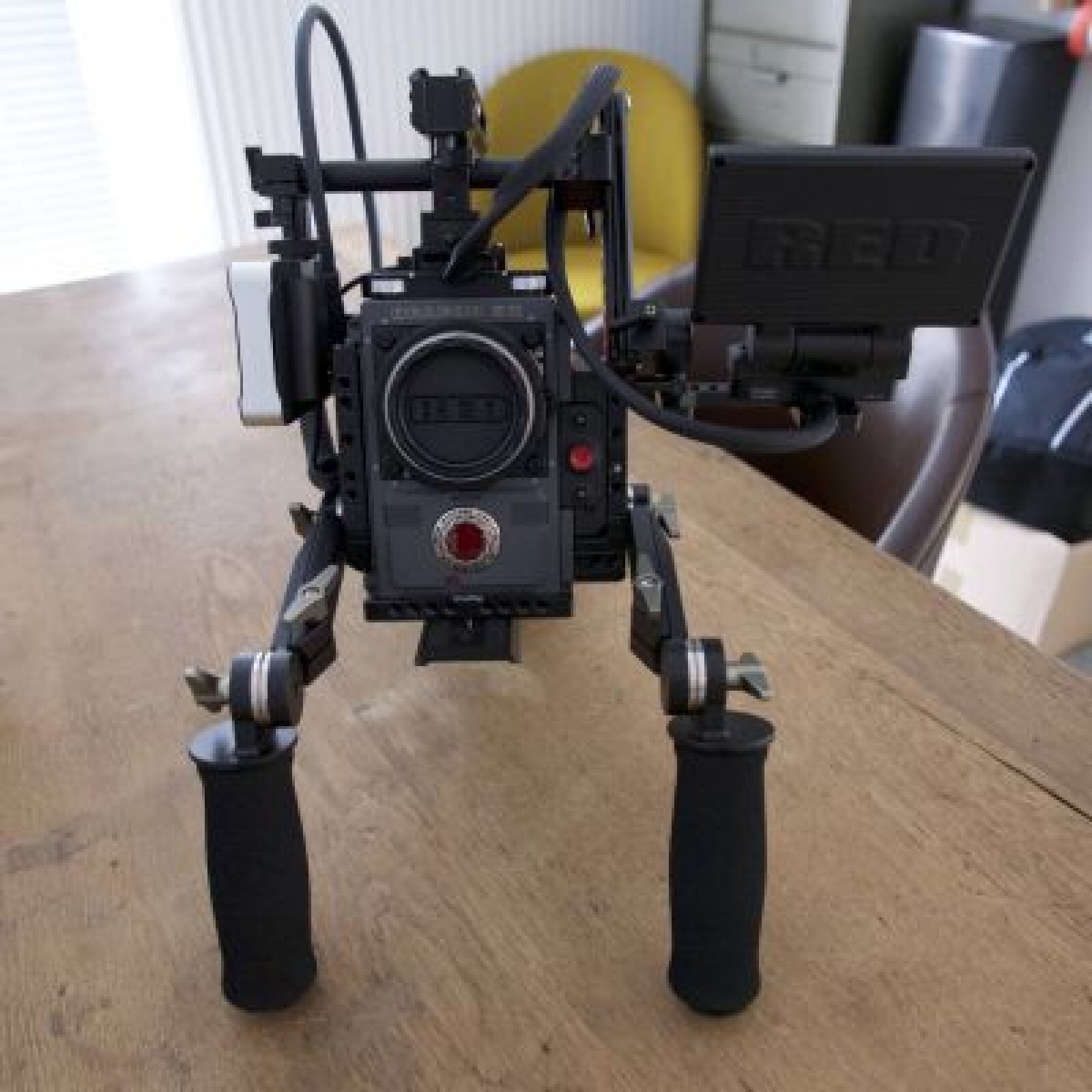 RED Scarlet-W 5k équipée avec opérateur - Photo 1 sur 5