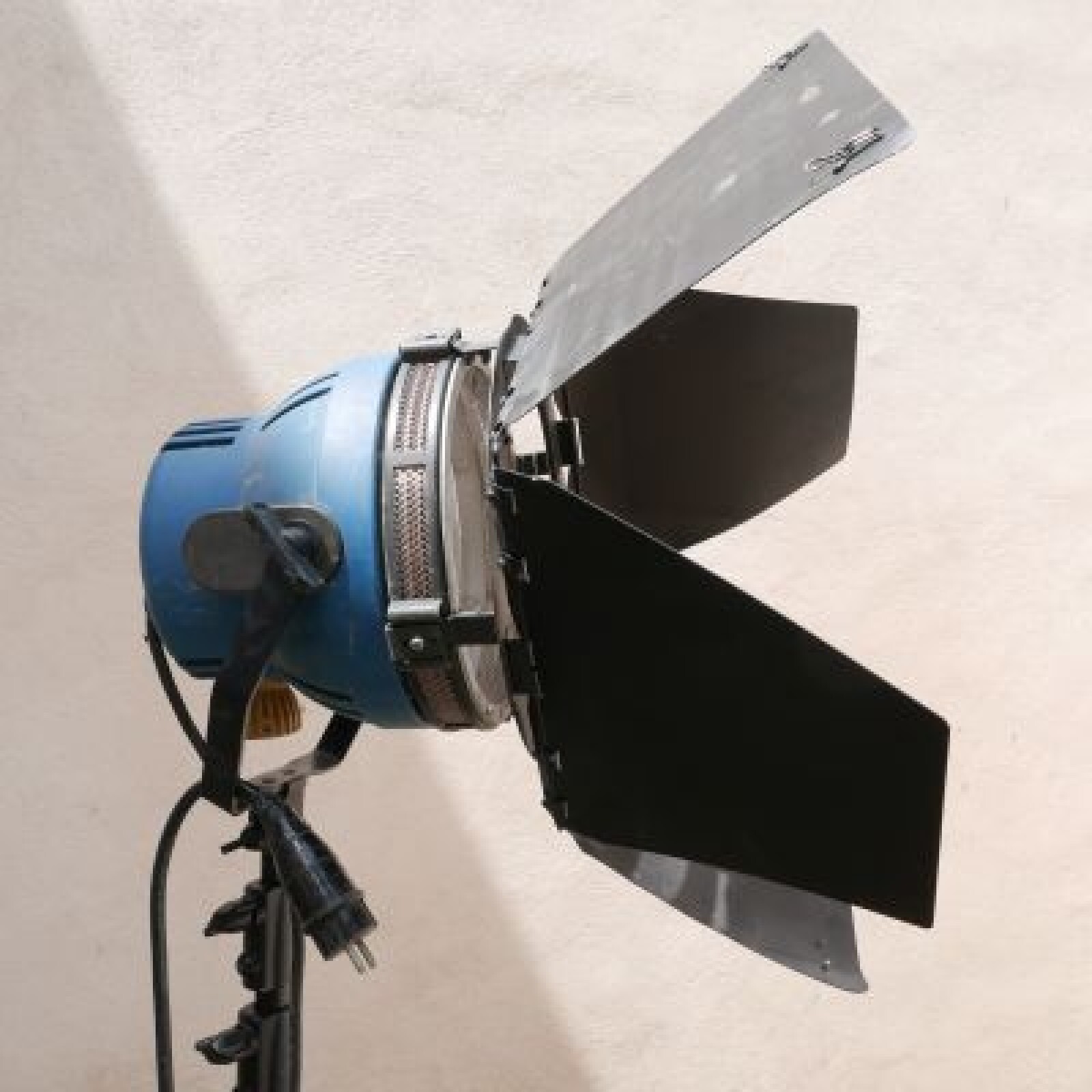 Blonde ARRI 2kw - Photo 1 sur 2