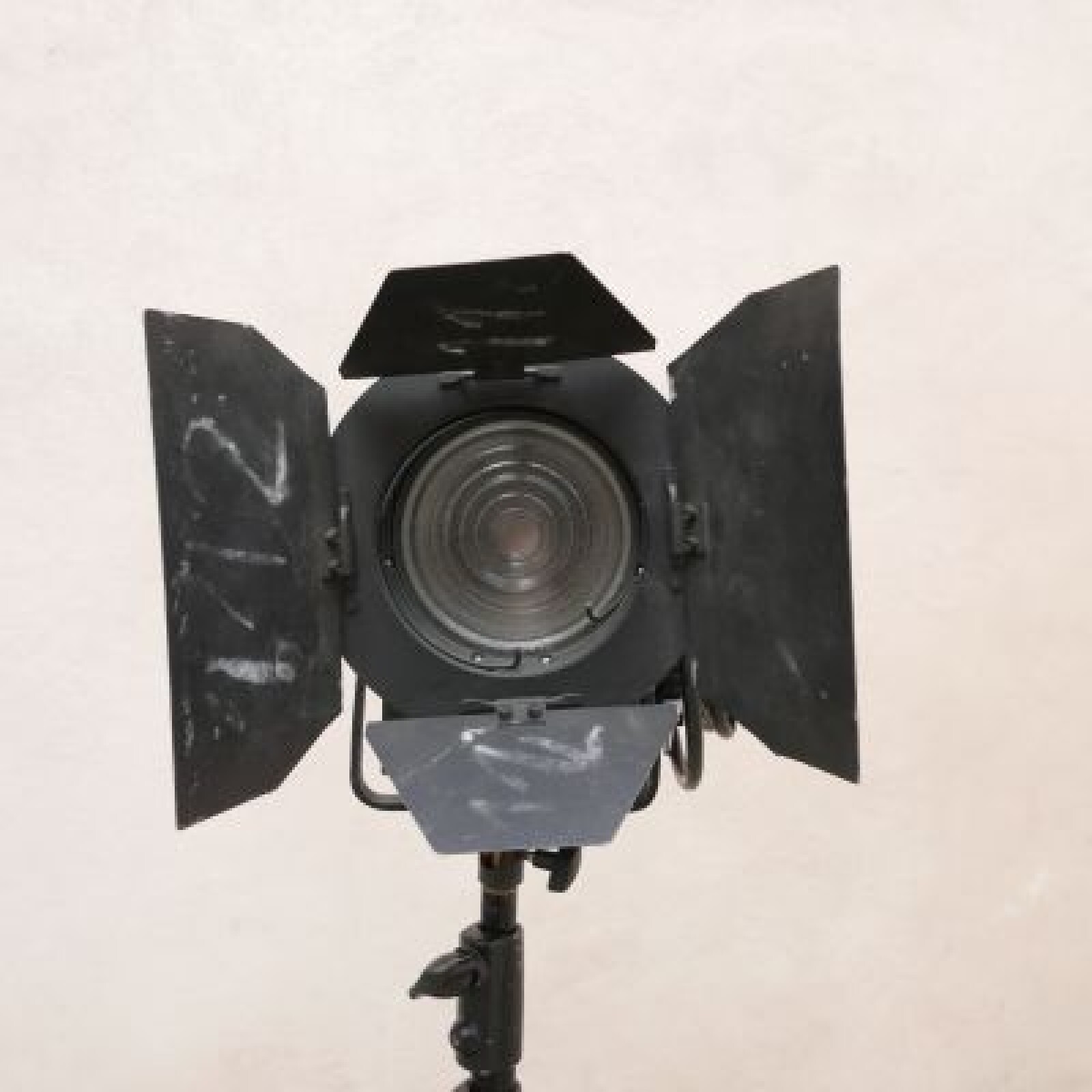 Fresnel 500W (300W) - Photo 1 sur 2