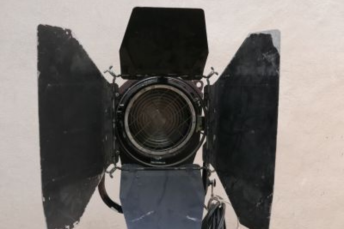 Location Fresnel QuartzColor 1kw - Lightyshare