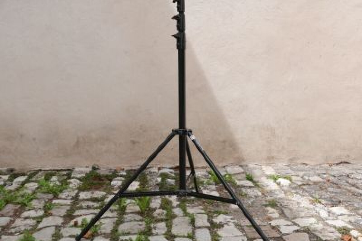 Location Pied projecteur Manfrotto 004 - Lightyshare