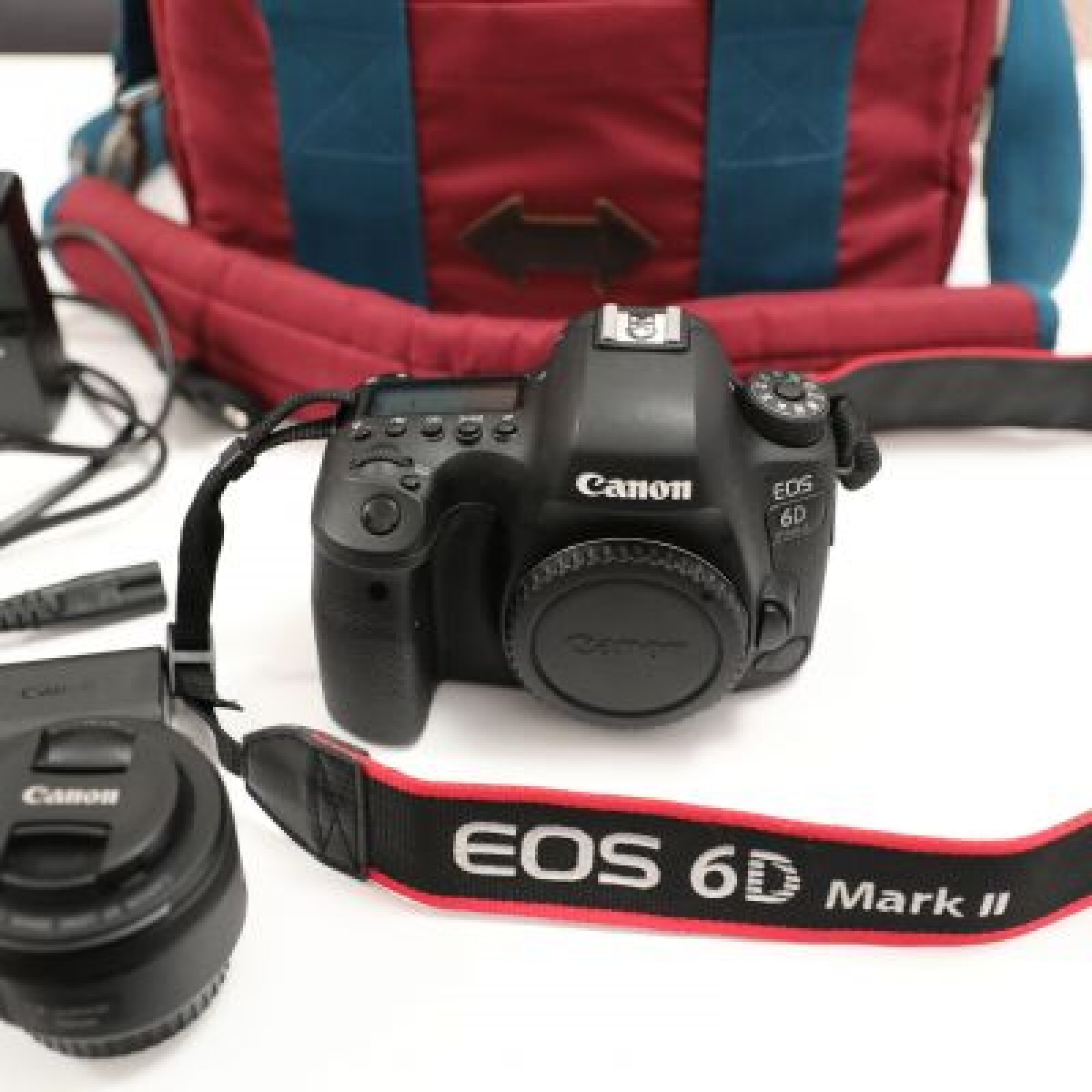 6D MARK II+ 50mm 1.8 + 2 batteries + carte sd+ sac - Photo 1 sur 3