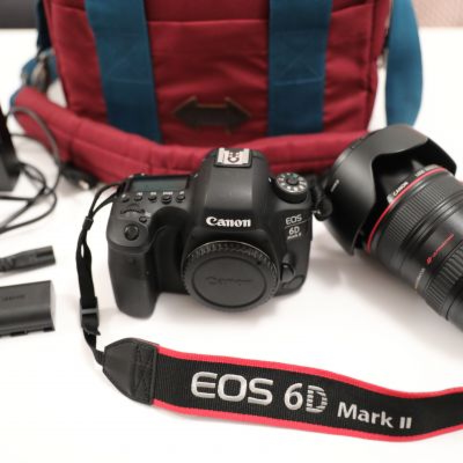 6D MARK II+ 24-105 F4 + 2 batteries + carte sd+ sac - Photo 1 sur 2