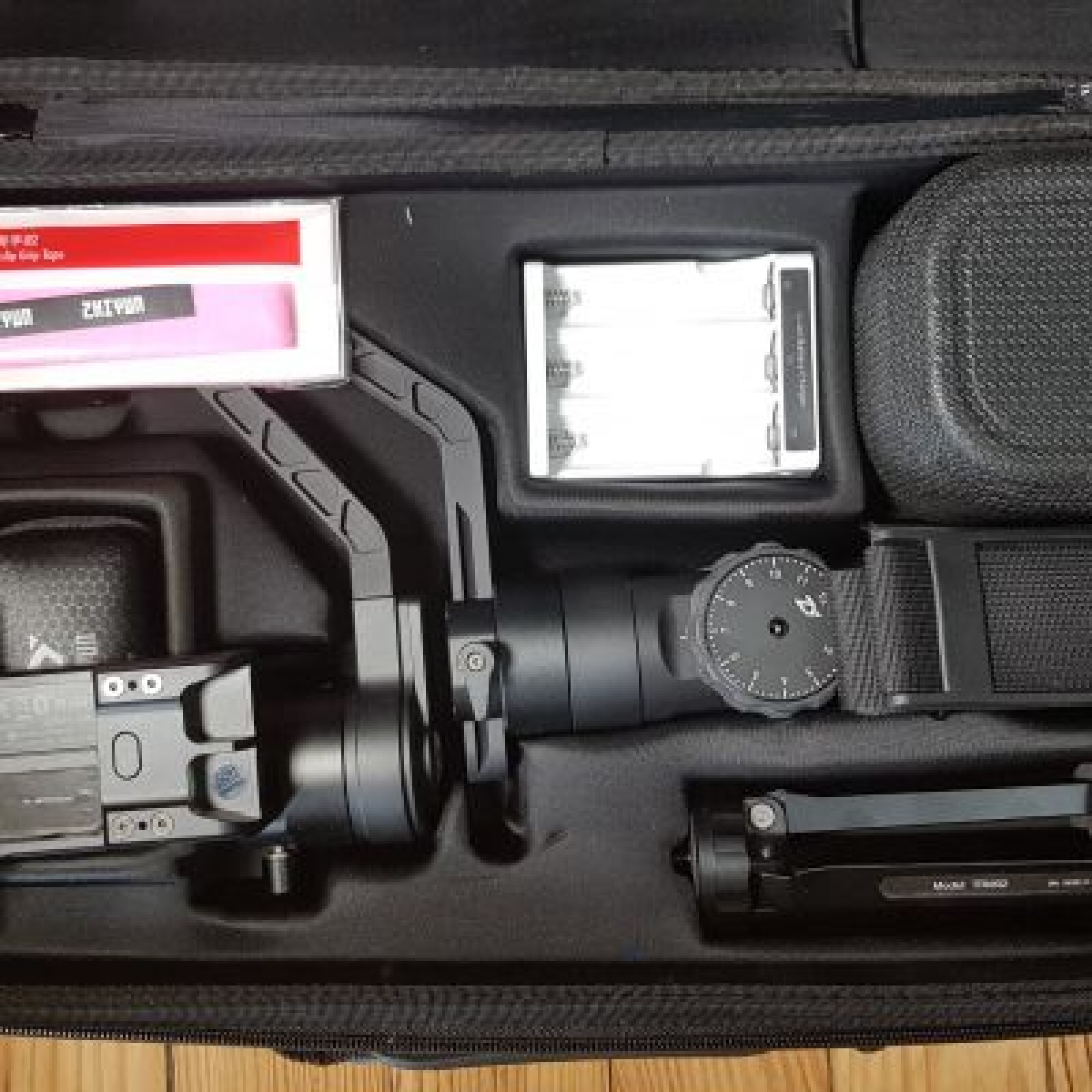 Zhiyun Crane 2 Stabilisateur avec Valise pour Transport - Photo 1 sur 4