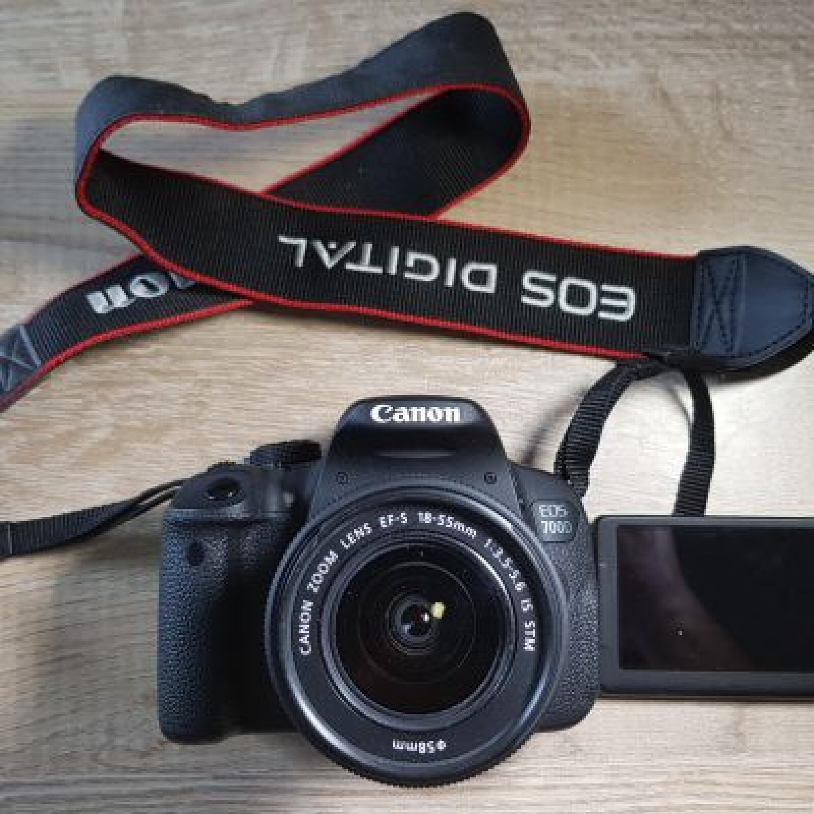 CANON 700D + Objectif + 2 Batteries - Photo 2 sur 2