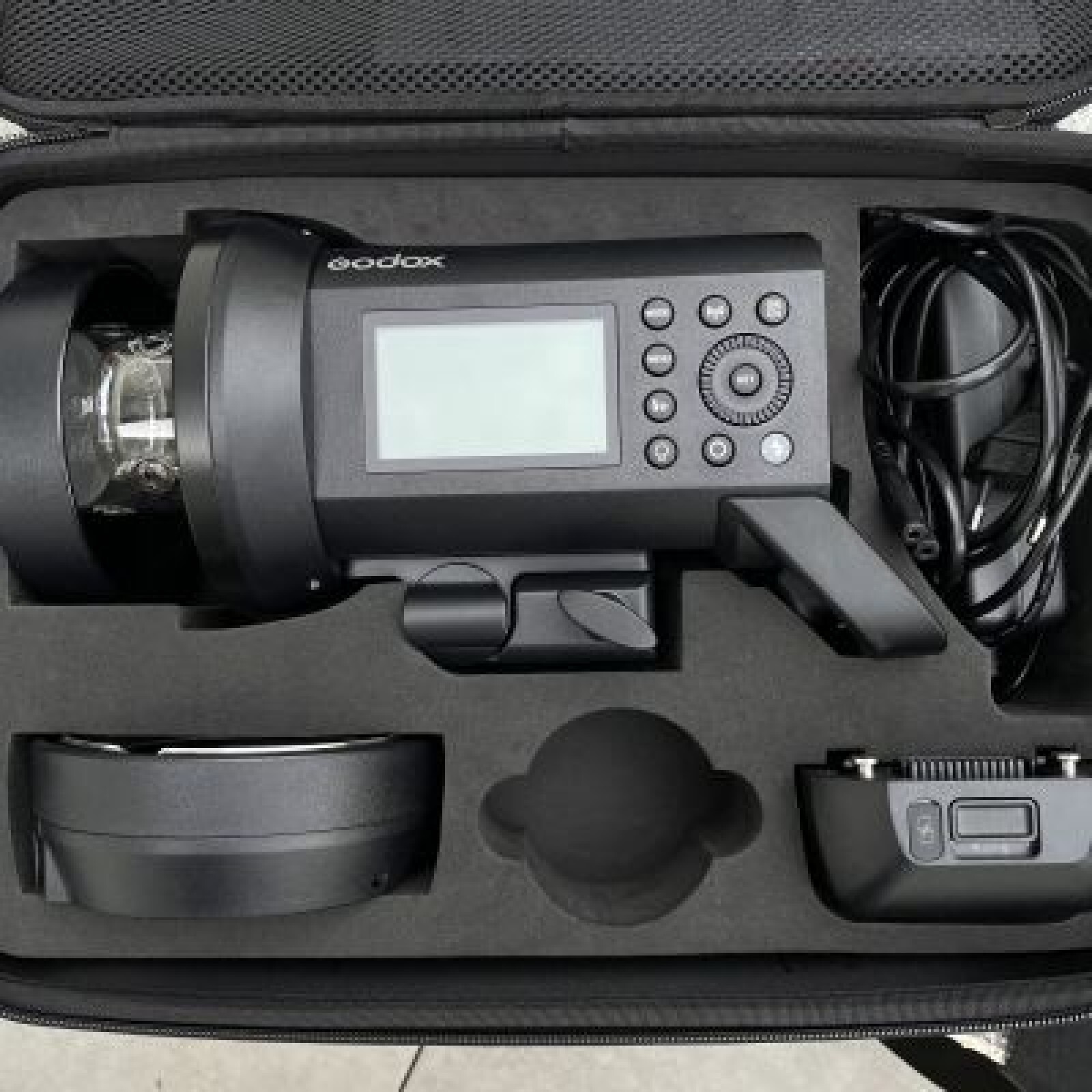 Flash Godox AD400 Pro - Photo 1 sur 1