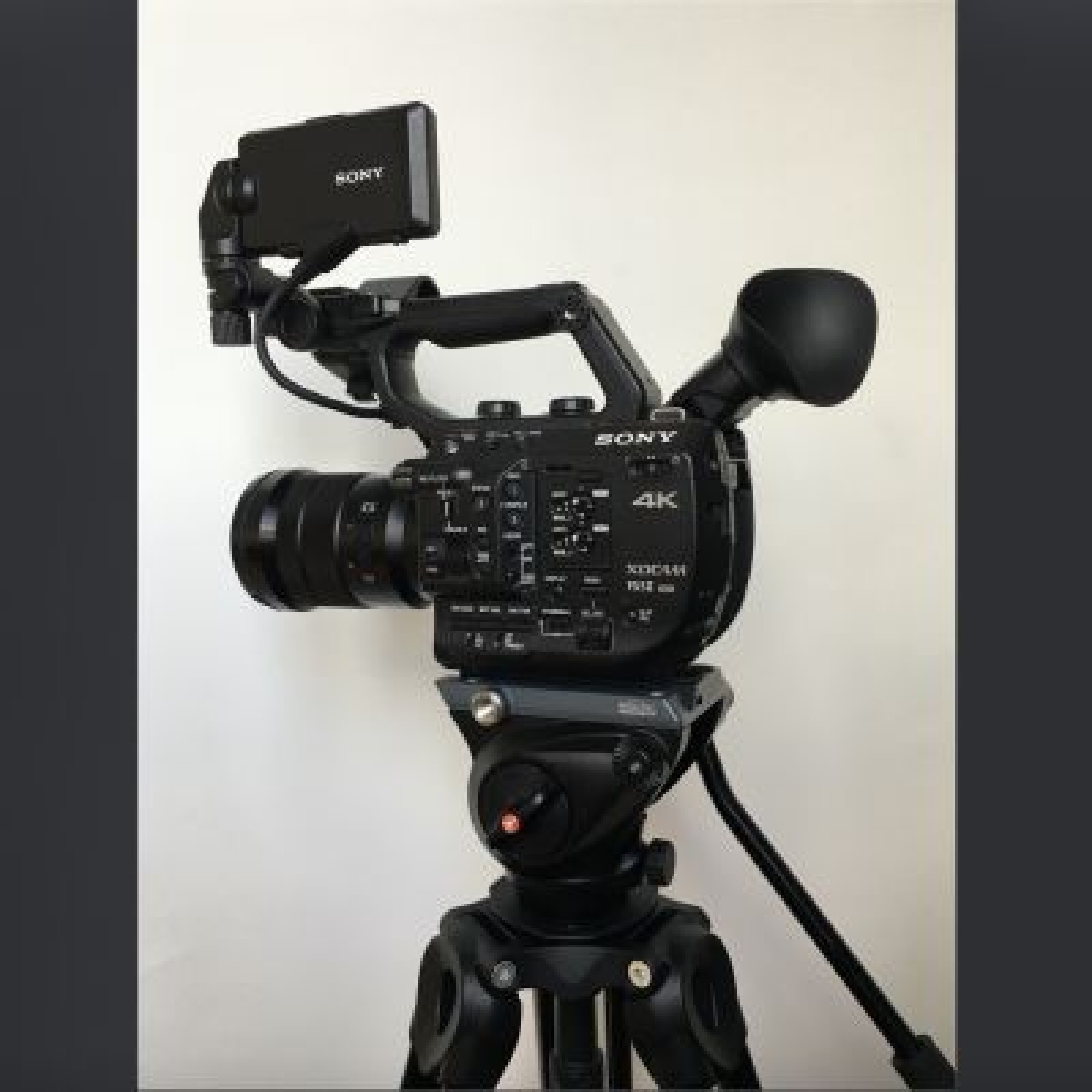 Pack Sony FS5 II (Mark 2) + Optique 18-105 + Kit Trépied Manfrotto - Photo 1 sur 5