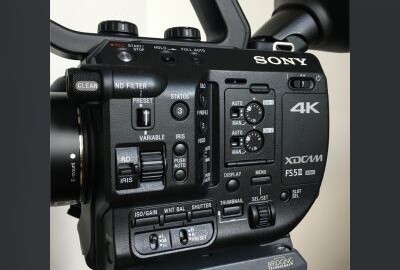 Location Pack Sony FS5 II (Mark 2) + Optique 18-105 + Kit Trépied Manfrotto