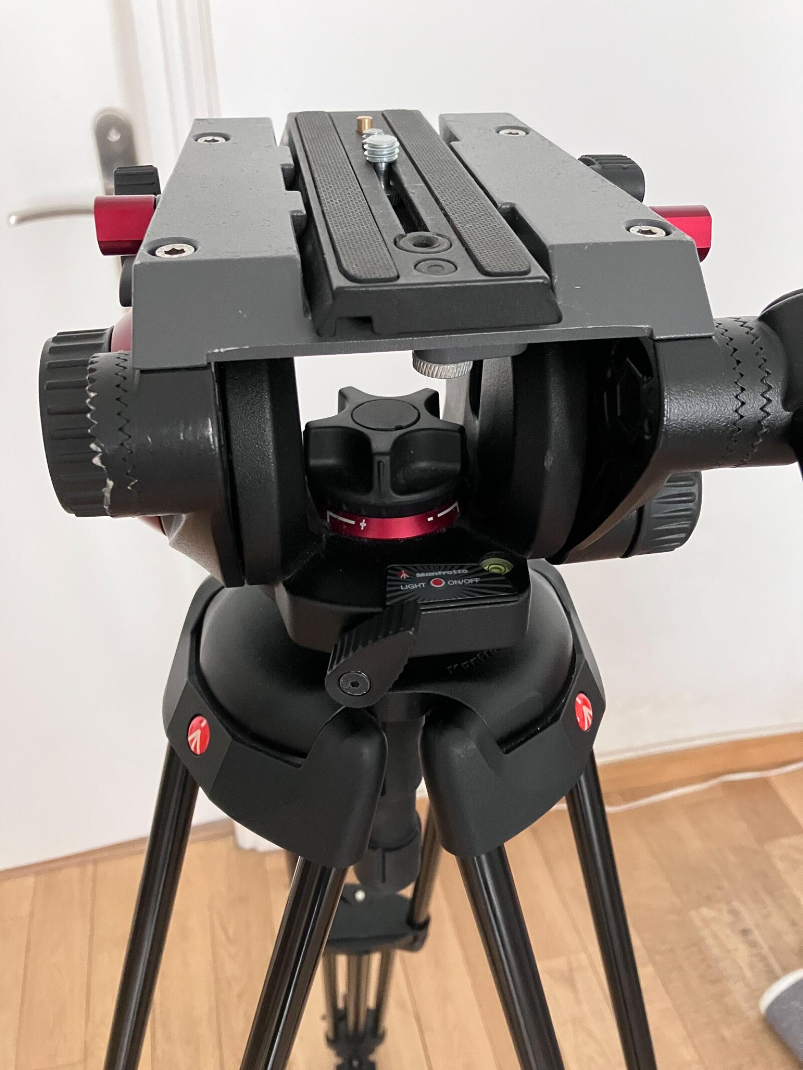 Trépied Manfrotto MVH502A - Tête fluide  - Photo 3 sur 6