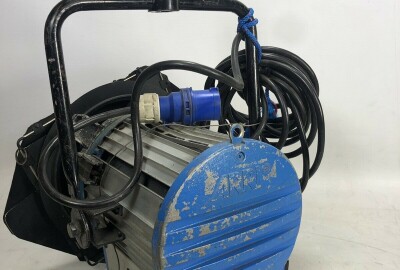 Location ARRI fresnel 2000W + Pied Manfrotto Steel Senior