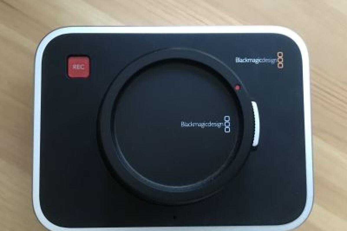 Location Black Magic Cinéma Caméra 2,5K monture EF - Lightyshare
