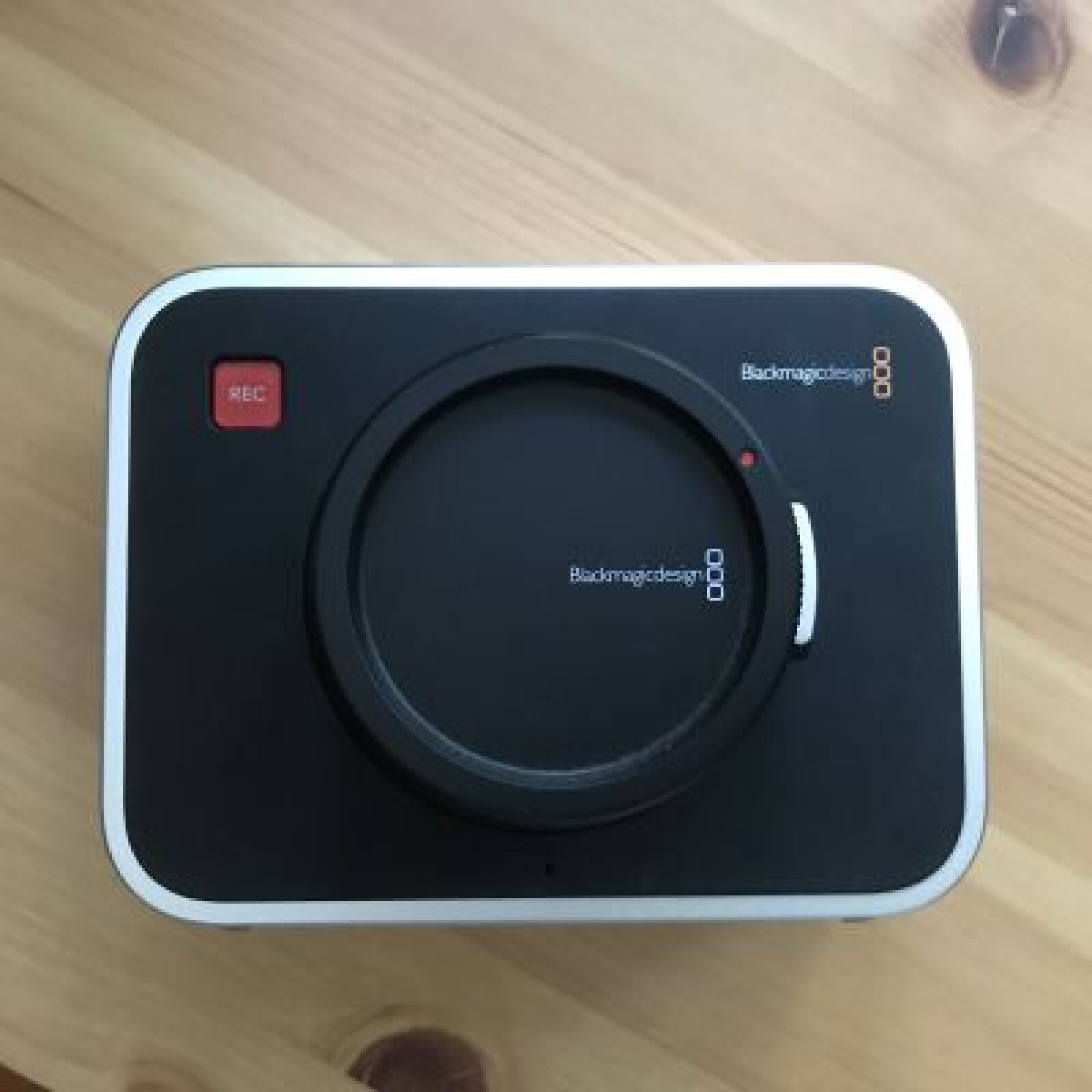 Black Magic Cinéma Caméra 2,5K monture EF - Photo 1 sur 5