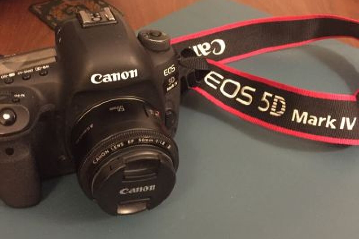 Location Canon EOS 5D Mark IV + Objectif 50mm + Objectif 40-70mm + 2 batteries + Chargeur - Lightyshare