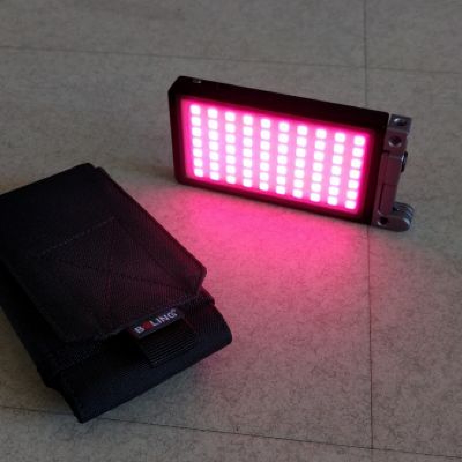 BOLING P1 Projecteur LED MINETTE de poche multifonctions RGB et BLANC - Photo 3 sur 3
