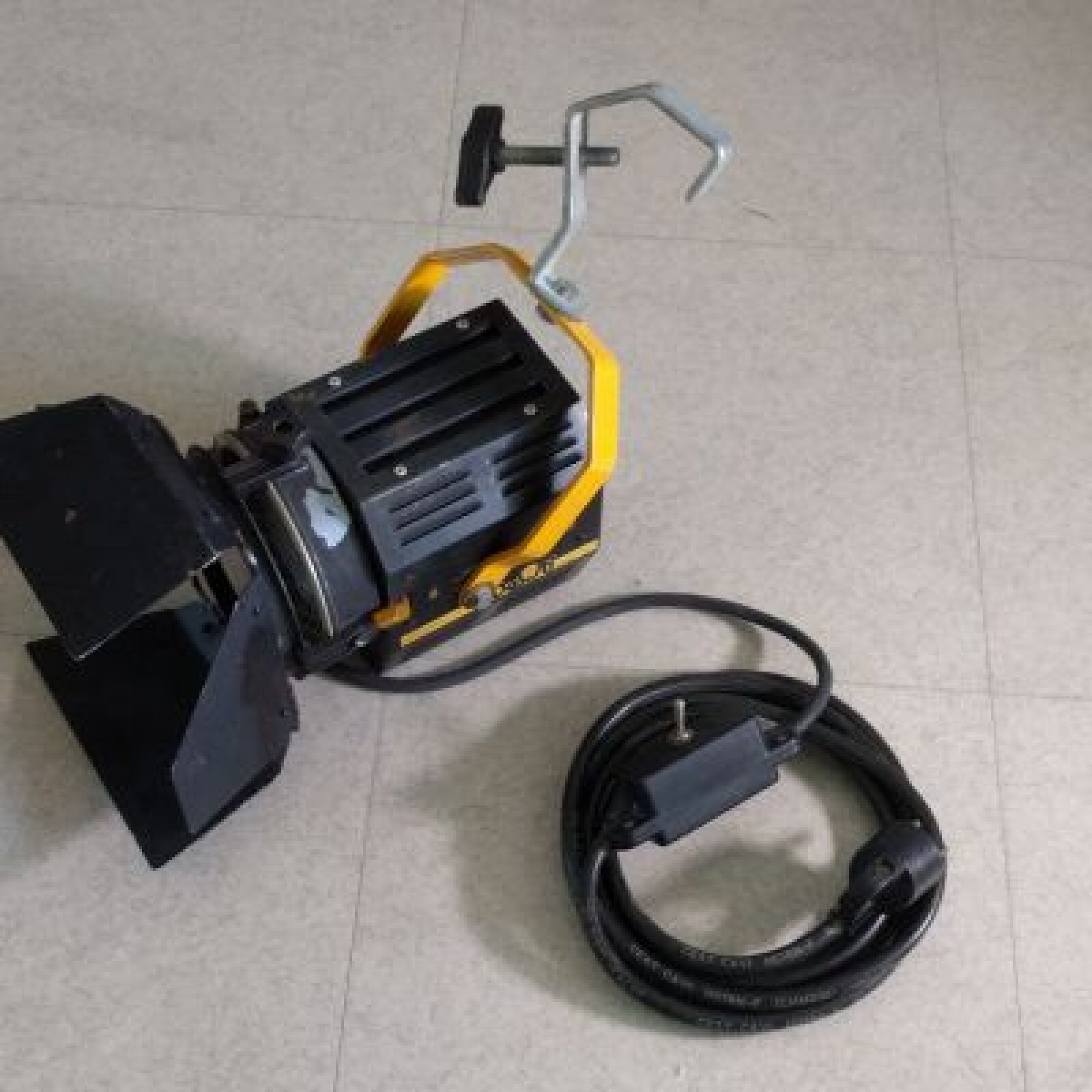 Projecteurs Fresnel 650w ou 350w tungstène halogène - Photo 1 sur 1