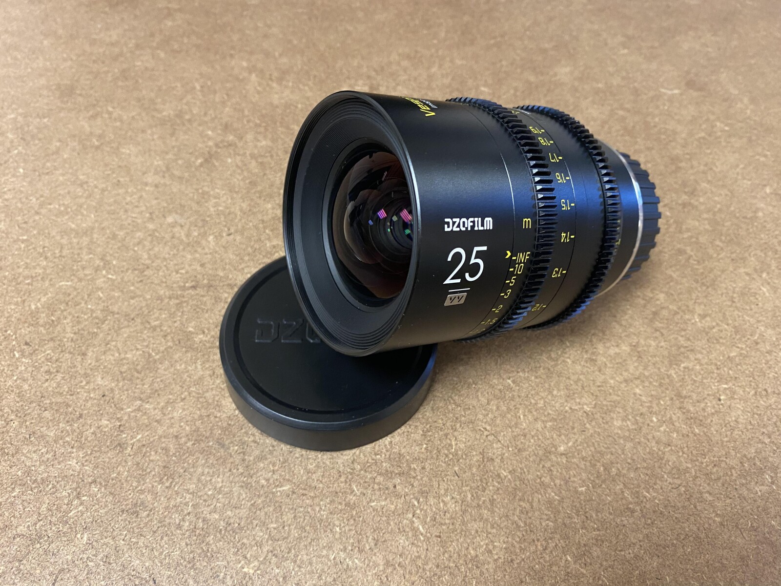 DZOfilm vespid prime 25mm T2.1 EF + adaptateur PL - Photo 1 sur 1