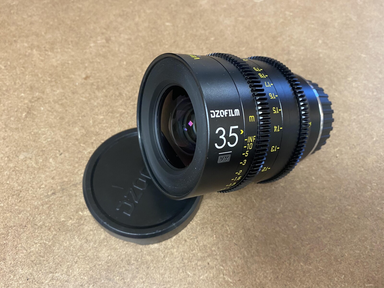 DZOfilm vespid prime 35mm T2.1 EF + adaptateur PL - Photo 1 sur 1