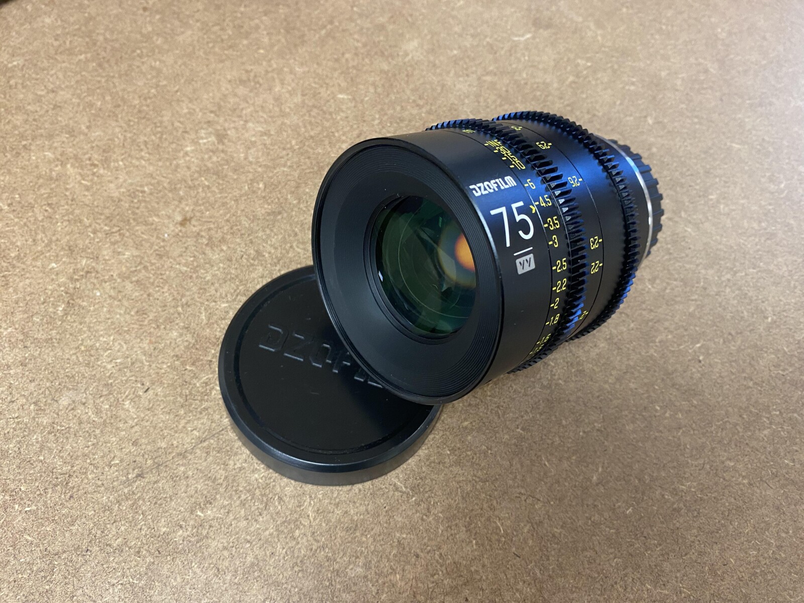 DZOfilm vespid prime 75mm T2.1 EF + adaptateur PL - Photo 1 sur 1