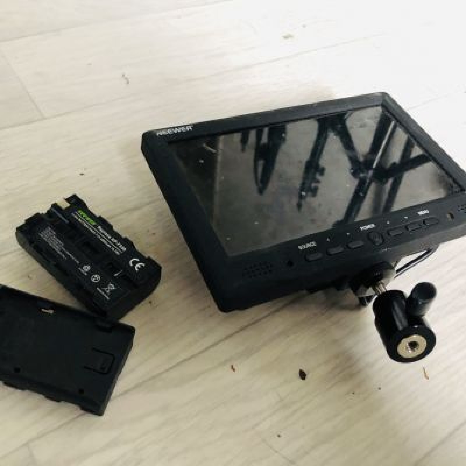 ECRAN MONITEUR - Photo 1 sur 3