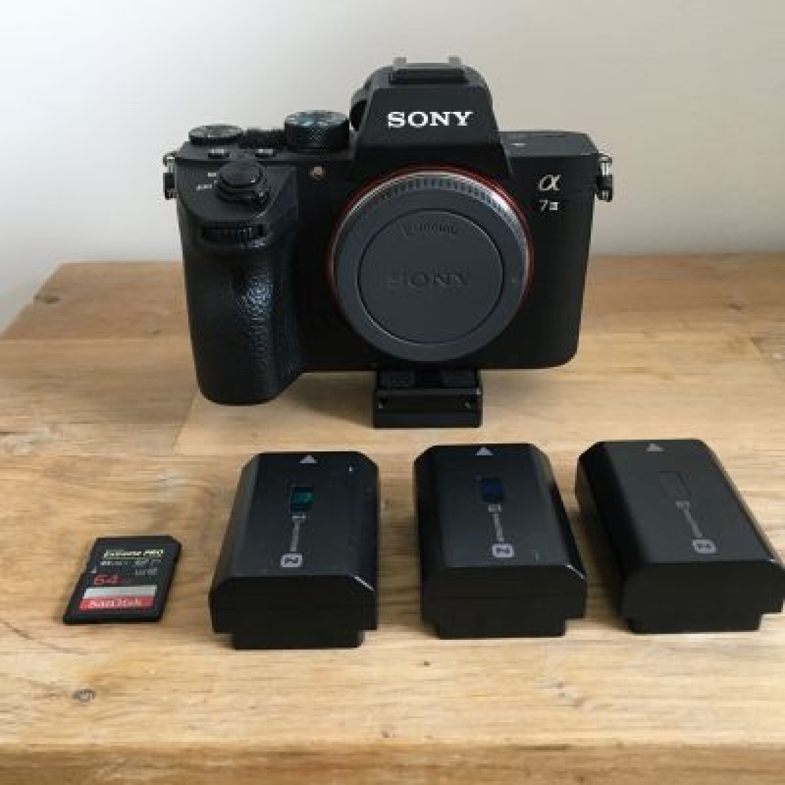 SONY ALPHA 7 III + batteries + SD - Photo 1 sur 3