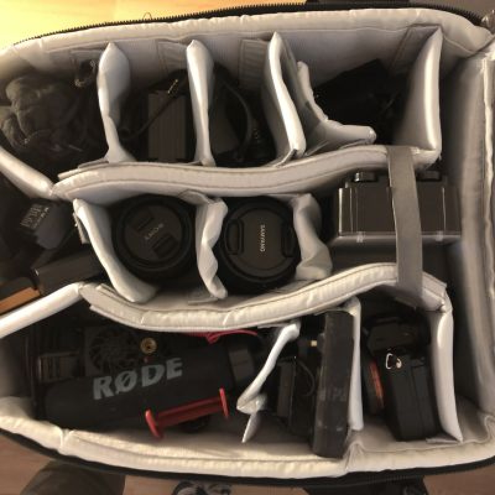 Kit COMPLET tournage (A7III, Ronin S, Trepied, HF, Minette, reflecteur, etc...) - Photo 2 sur 5