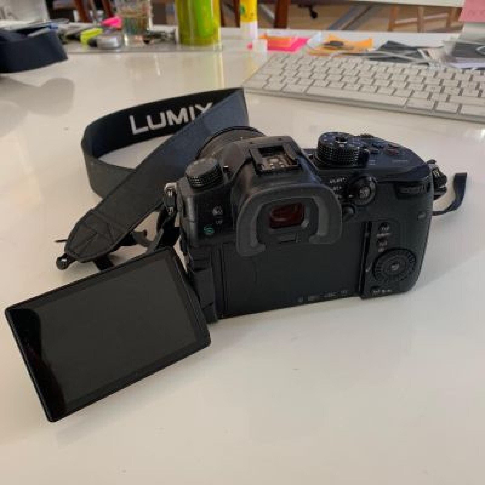 Panasonic GH5 + Optique Lumix 12-35 + 2 Batteries + Carte SD 64Go - Photo 3 sur 3