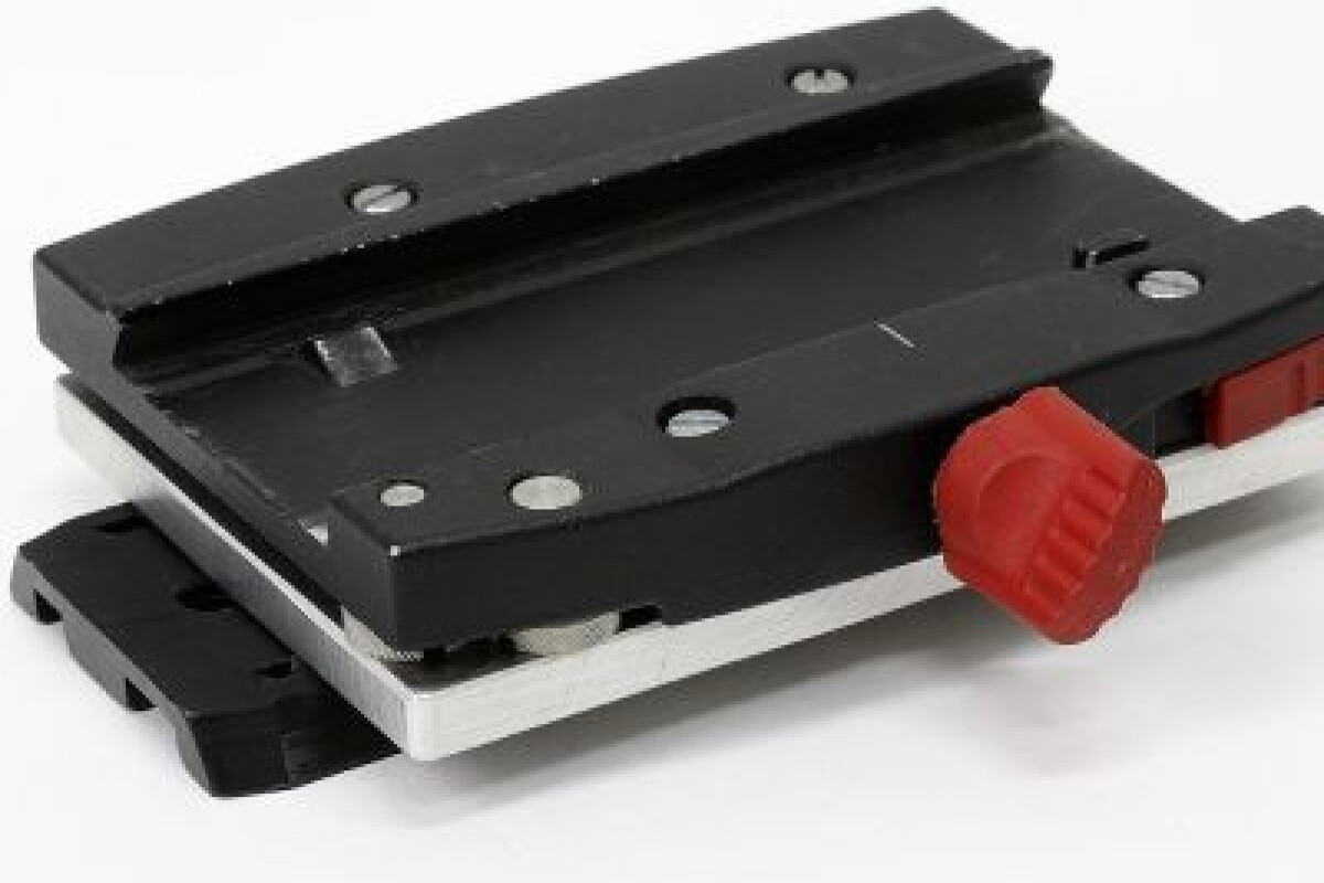 Location Vinten > Sachtler Sidelock (adaptateur pour les têtes fluides Vinten) - Lightyshare
