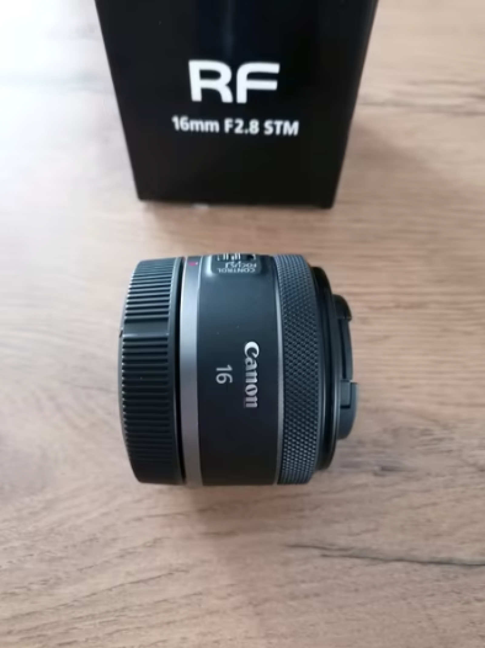 Canon Objectif RF 16 mm F2.8 STM - Noir - Excellente Qualité - Photo 2 sur 2