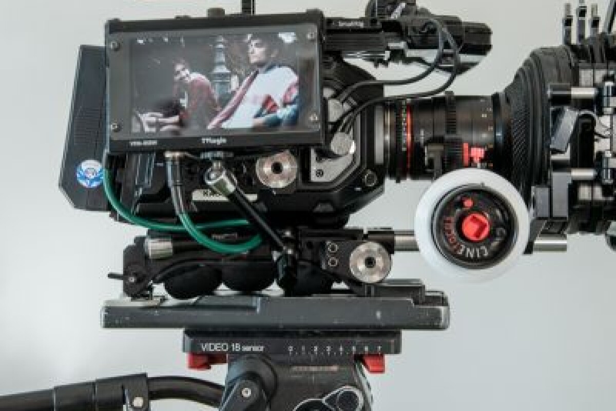 Location Kit PAT Ursa Mini Pro 4.6K (caméra, optiques, trépied et accessoires) - Lightyshare