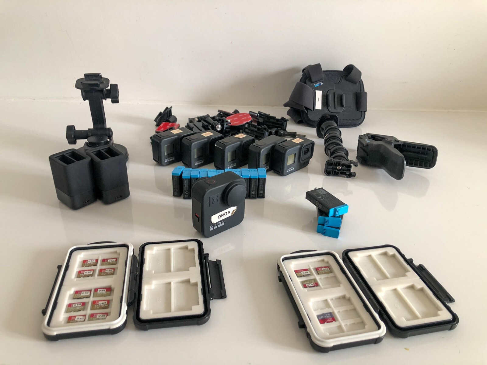 PACK 5 GoPro Hero 8 Black + 1 Gopro 360 - Photo 1 sur 4