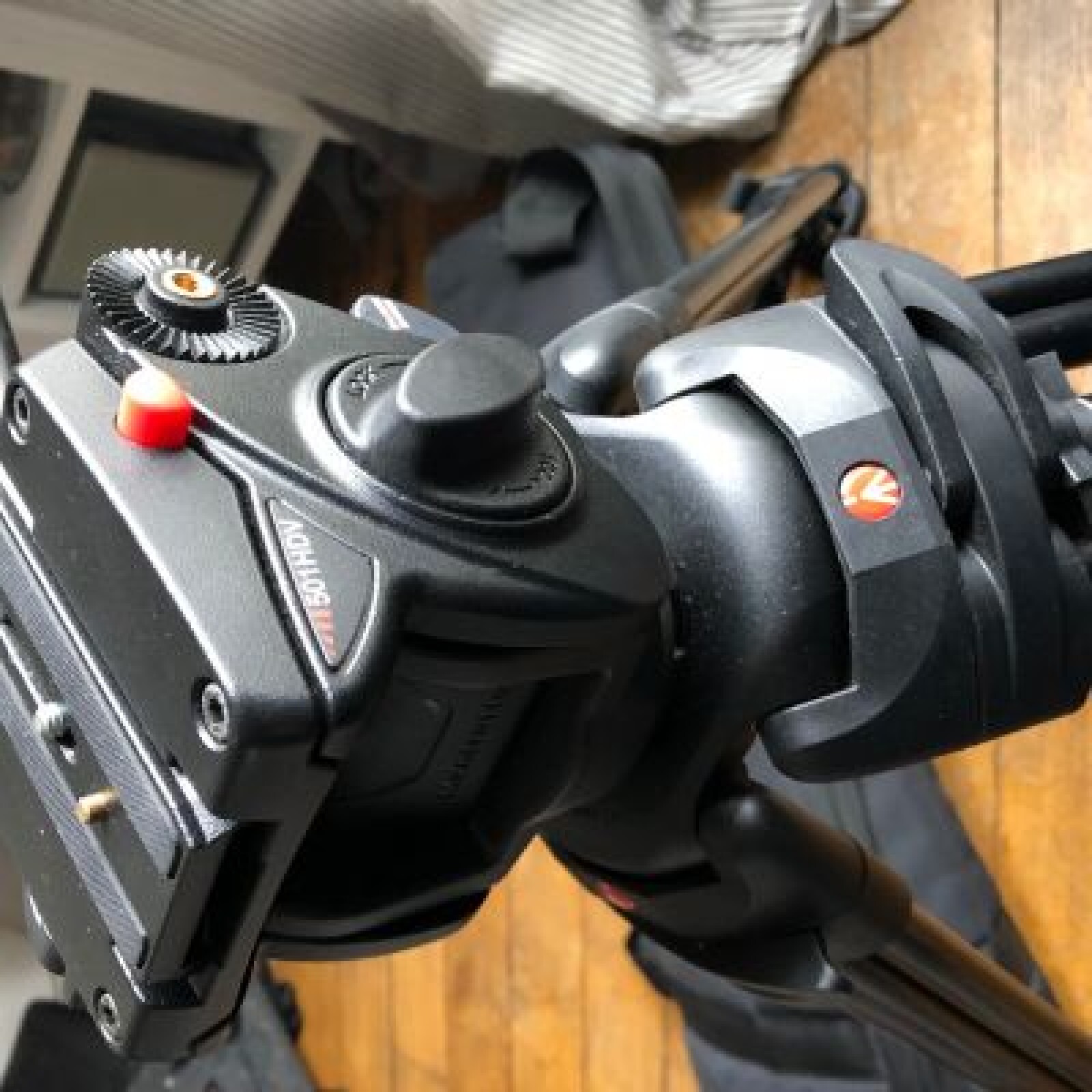 Trépied Manfrotto 501HDV - Photo 2 sur 4