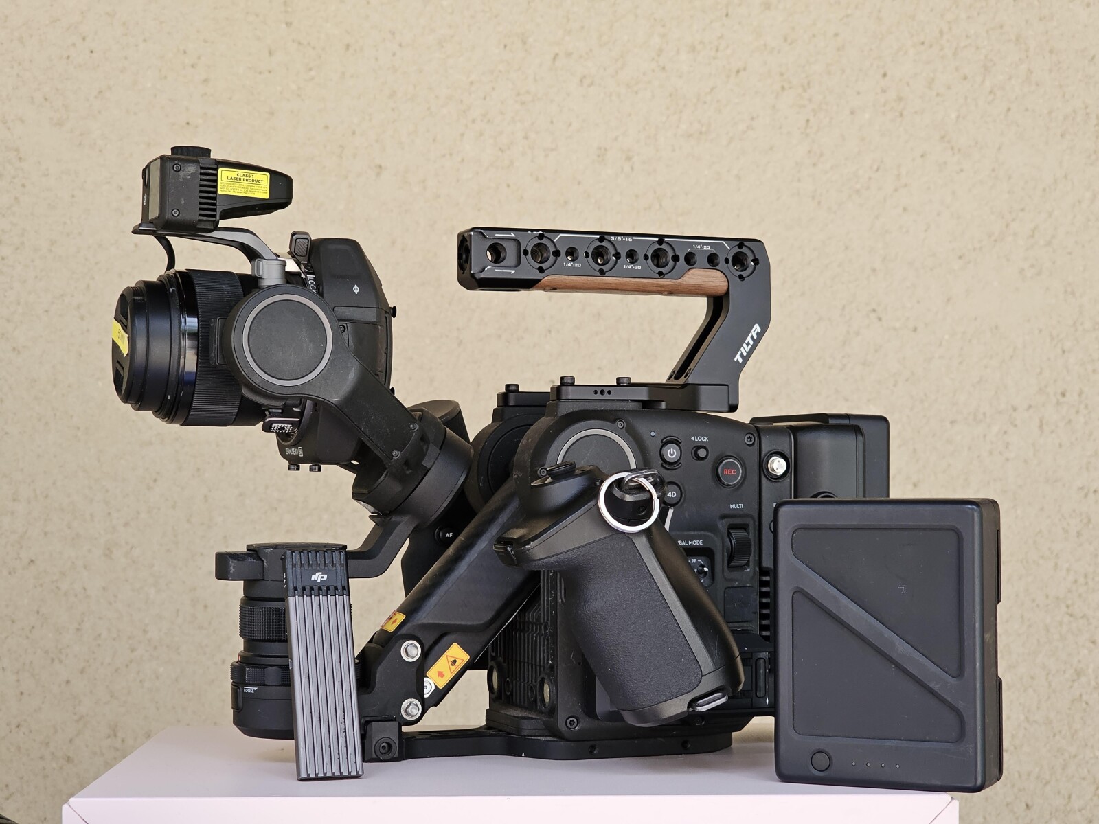Pack DJI RONIN 4D prêt à tourner - Photo 1 sur 1