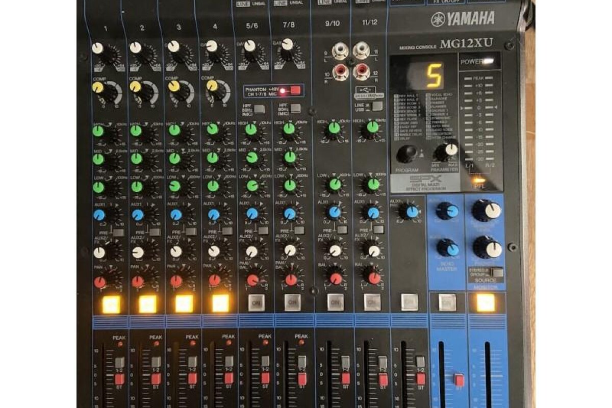 Location Table de mixage son Yamaha MG12XU - Lightyshare