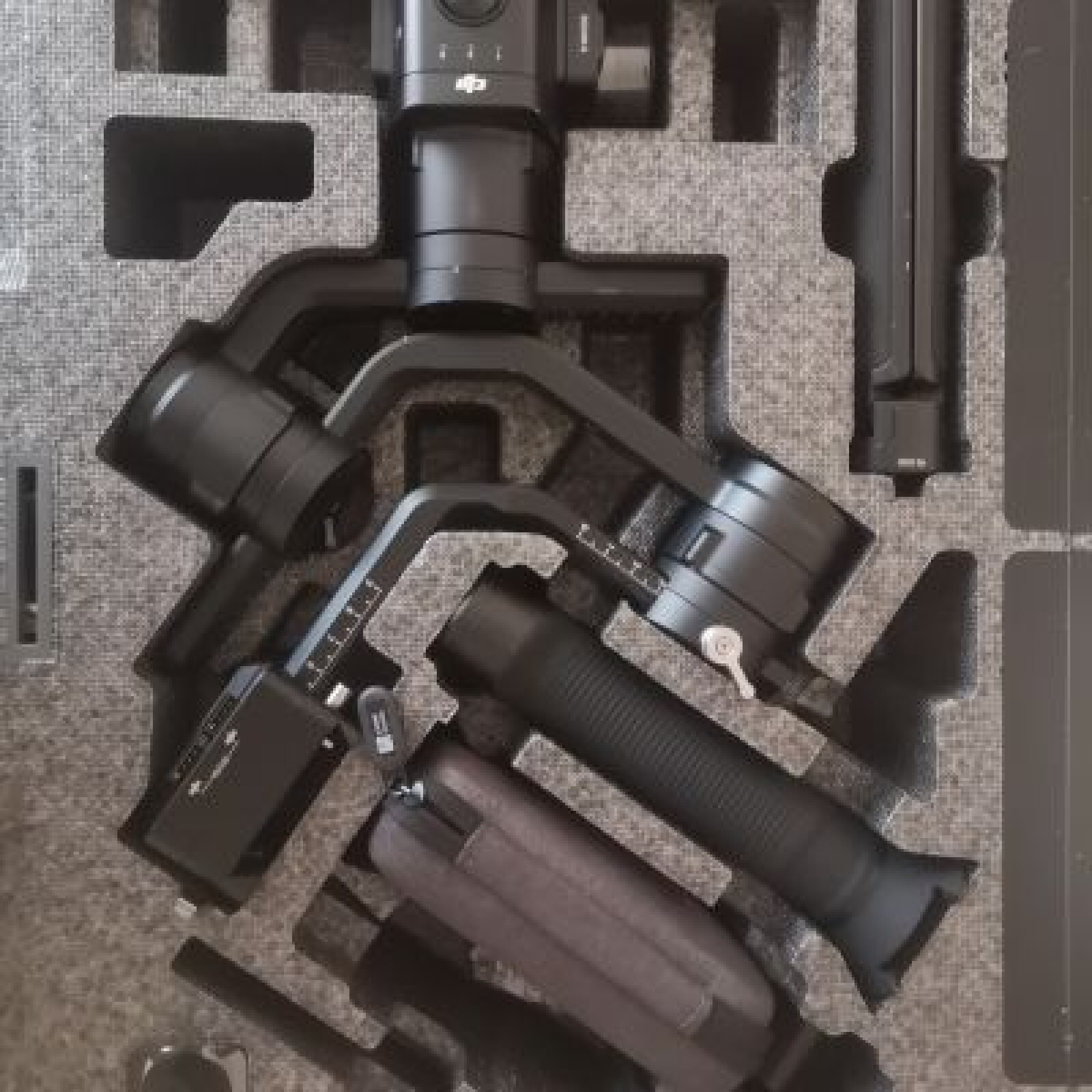 PACK TOURNAGE // CANON EOS 5D MK IV  + ZOON CANON EF 24-105 + DJI RONIN S - Photo 2 sur 4