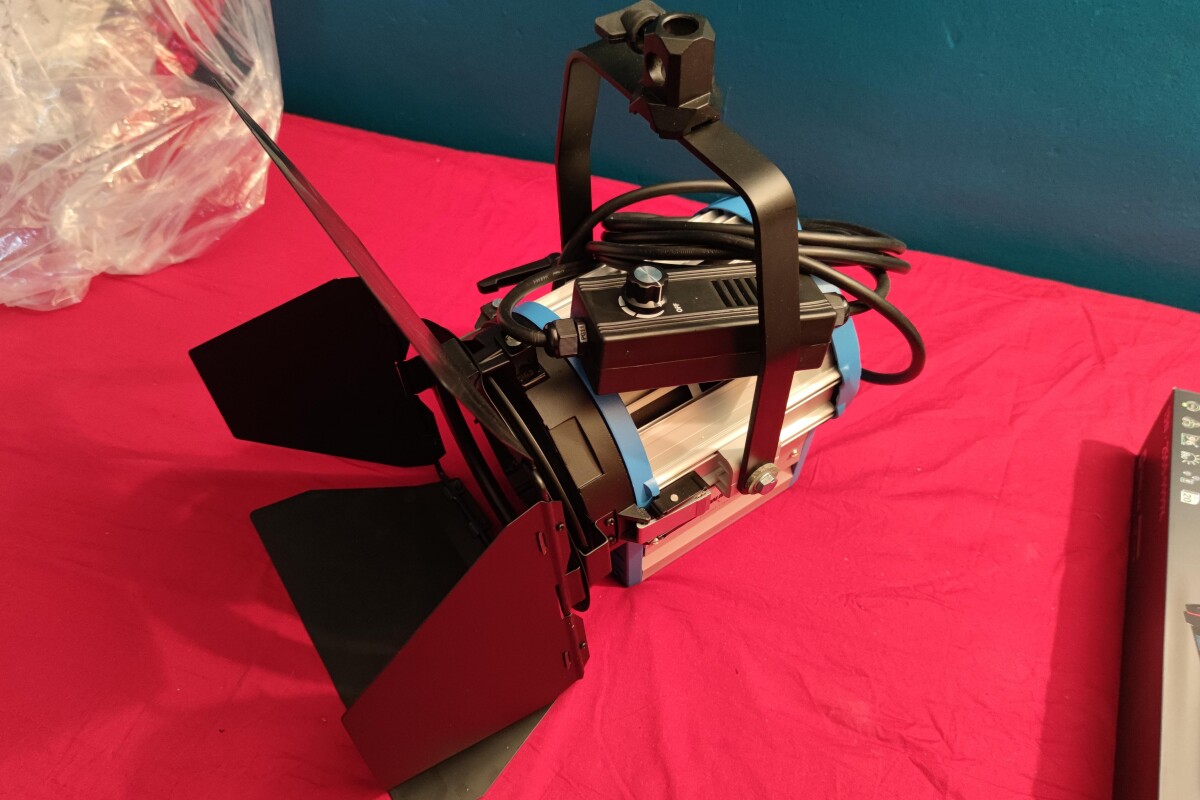 Location Générique Fresnel 1kW - Lightyshare