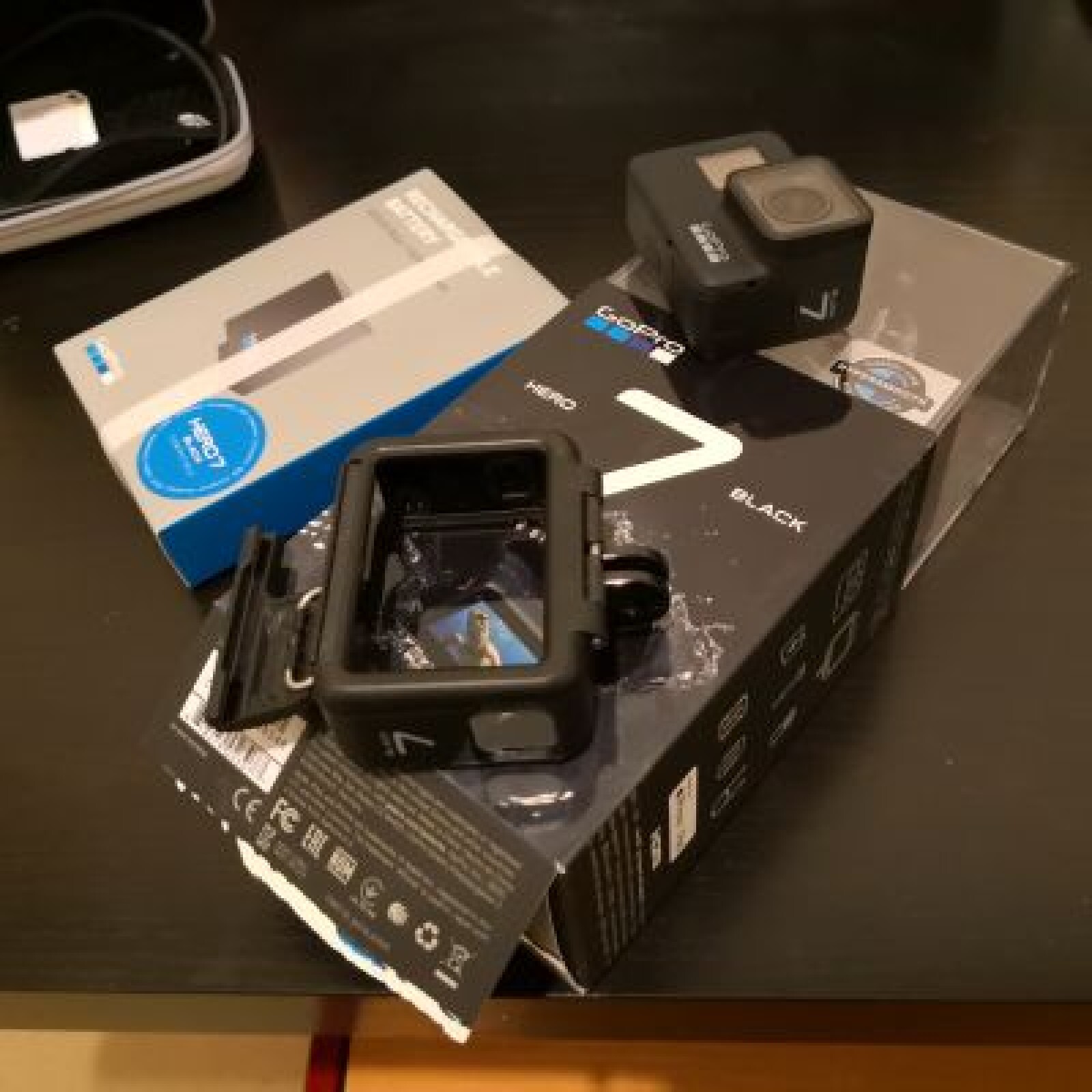 GoPro Hero 7 Black + batteries - Photo 1 sur 1