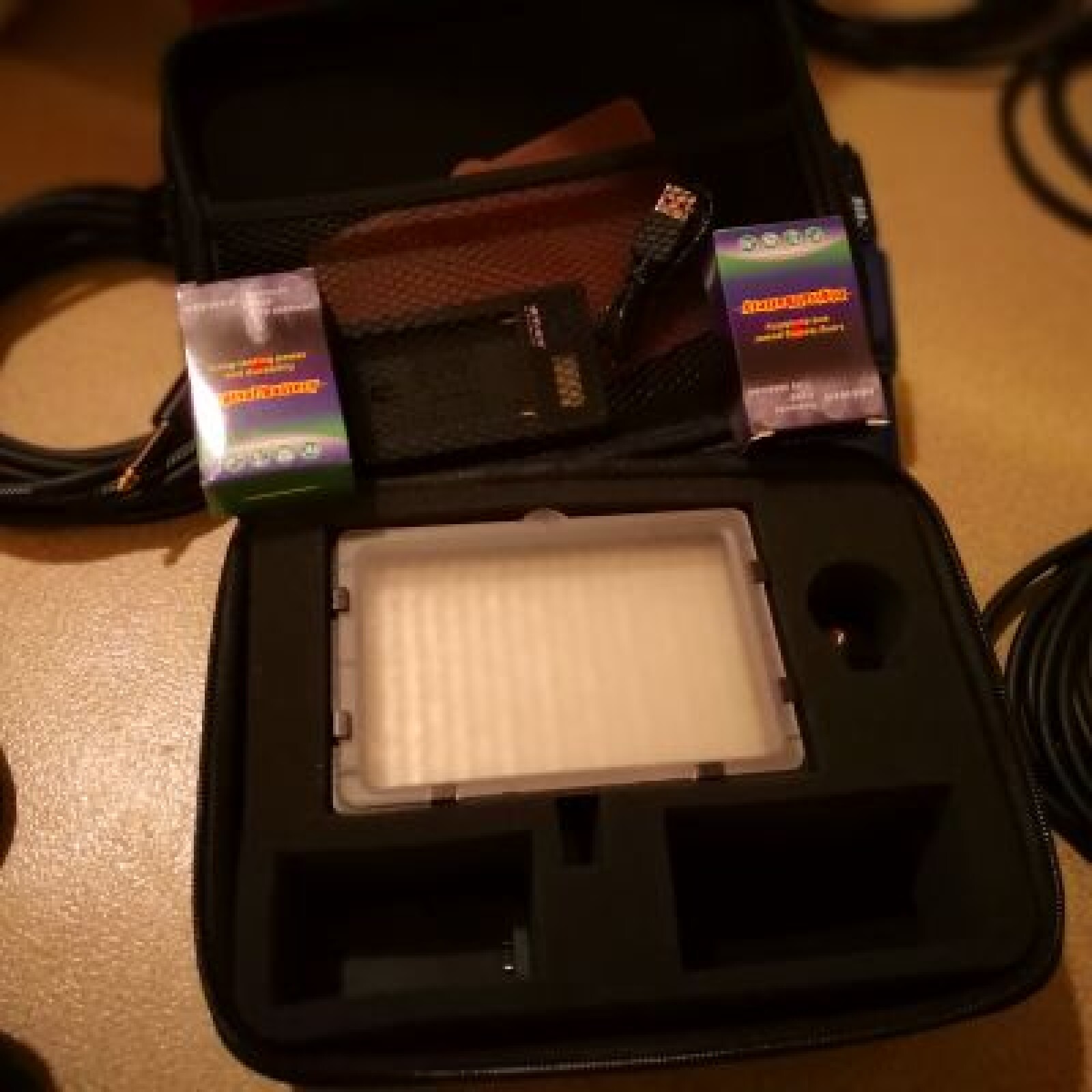 LED Neewer CN-216 + 2 batteries - Photo 1 sur 1