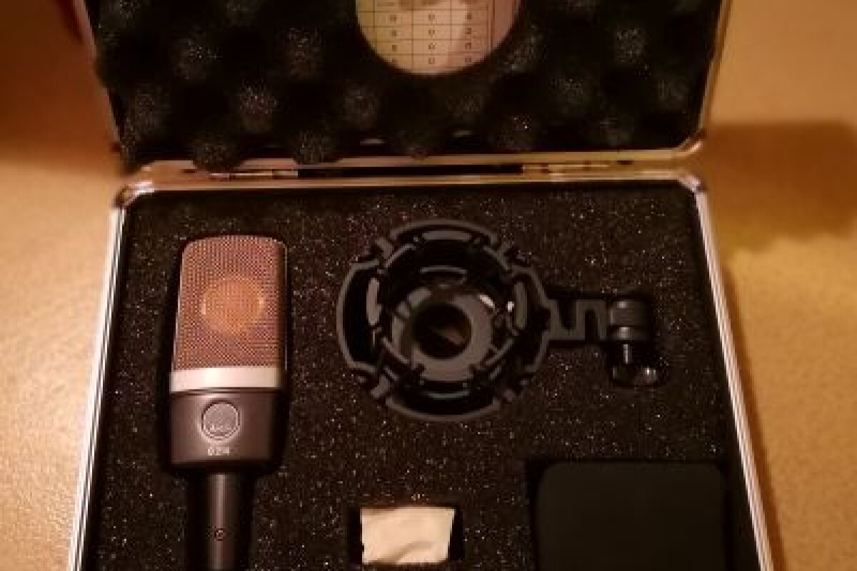 Location AKG C214 - Lightyshare