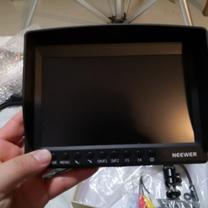Location Moniteur Neewer F200