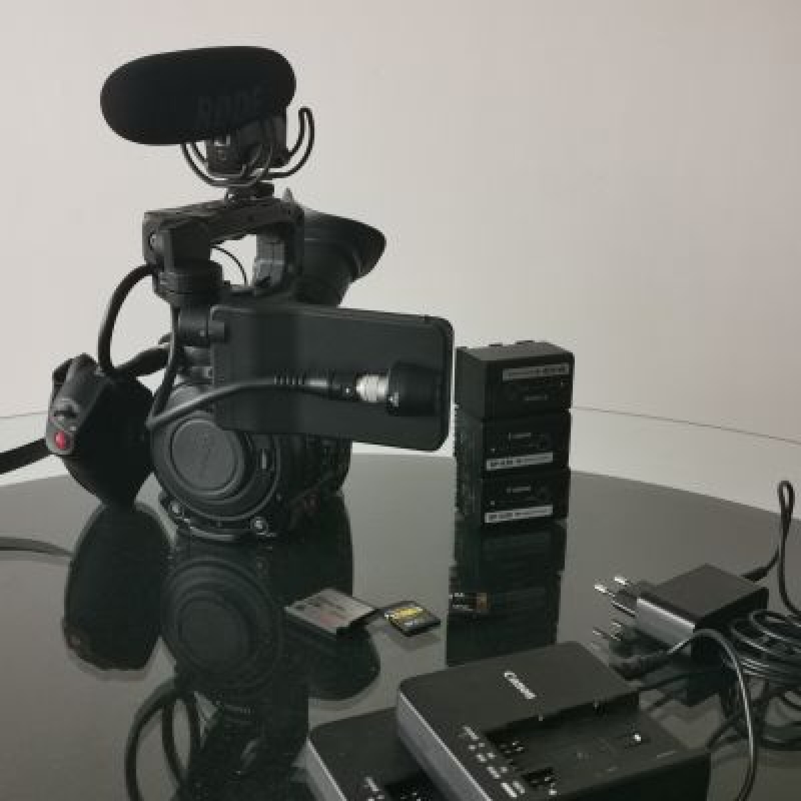 Caméra Canon C200 - Photo 1 sur 2