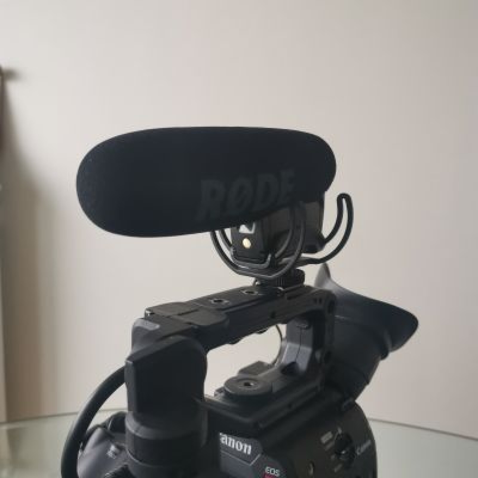 Caméra Canon C200 - Photo 2 sur 2