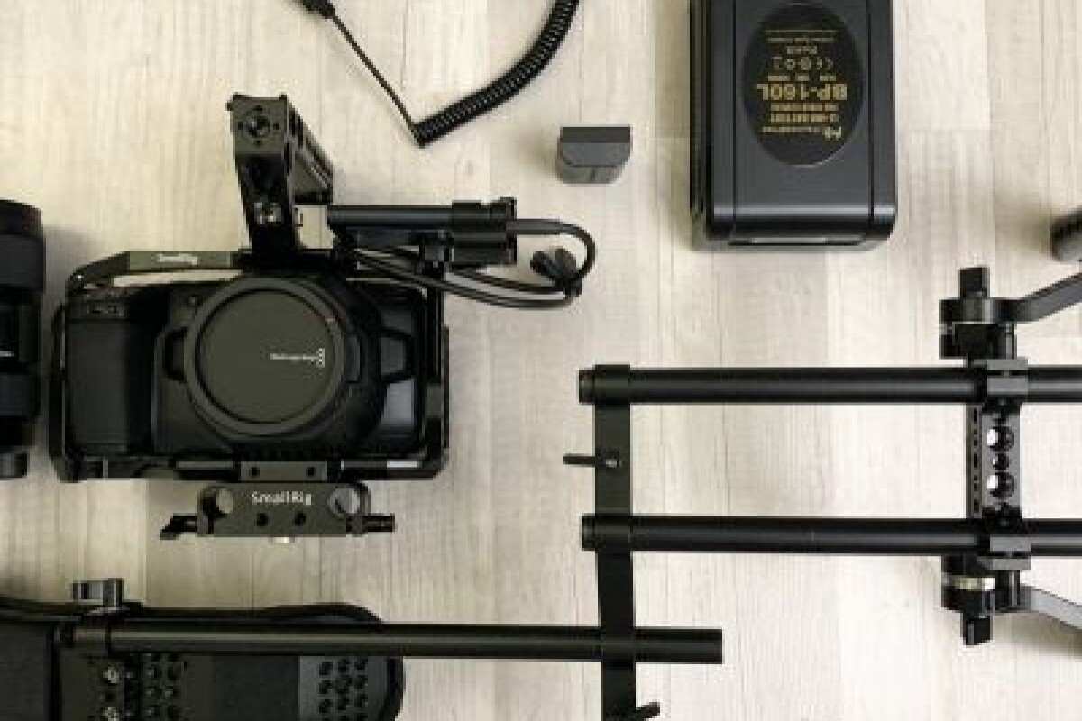 Location Blackmagic Pocket Cinema Camera 6k (BMPCC 6k) #Pack kit Epaule + 1 objectif - Lightyshare