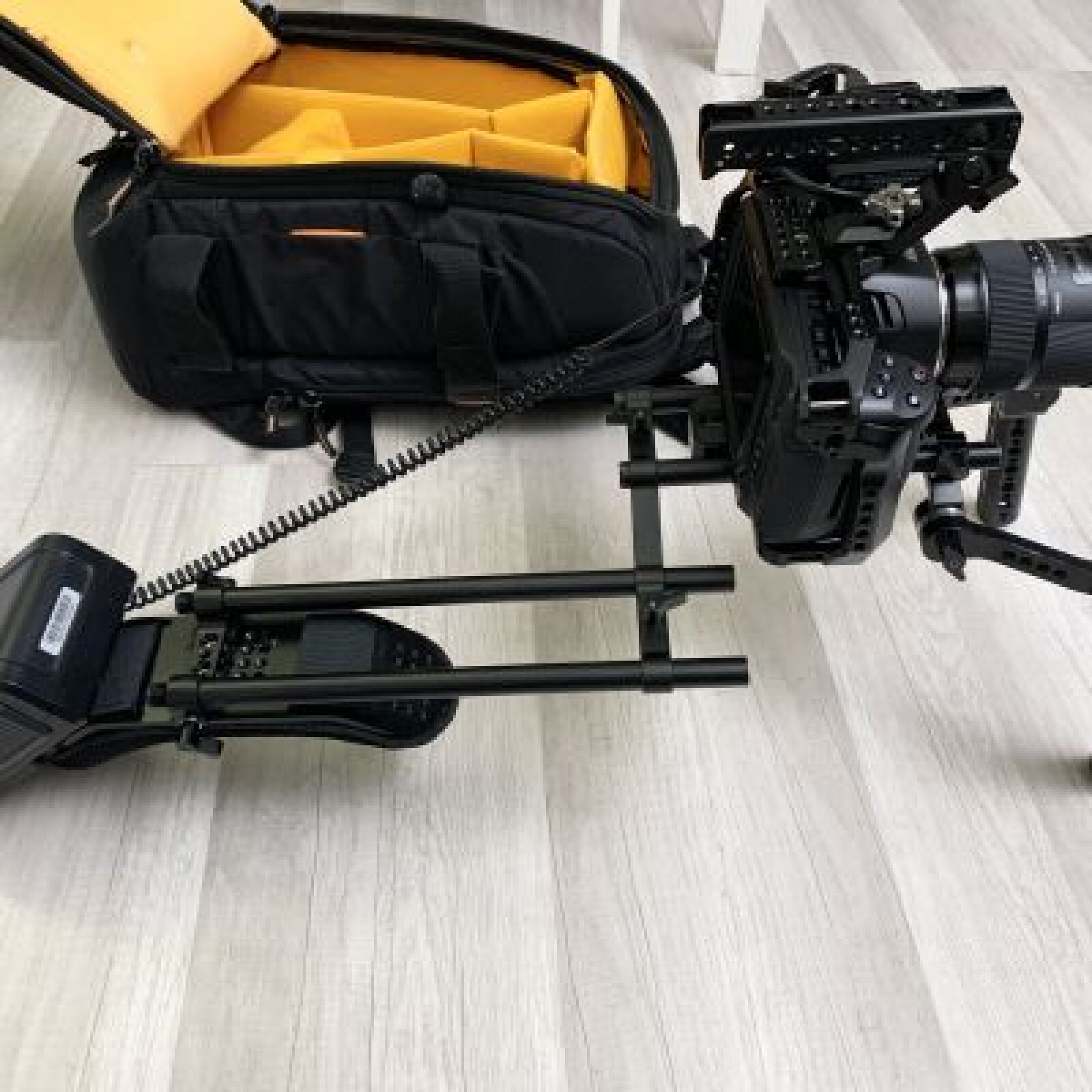 Blackmagic Pocket Cinema Camera 6k (BMPCC 6k) #Pack kit Epaule + 1 objectif - Photo 2 sur 3