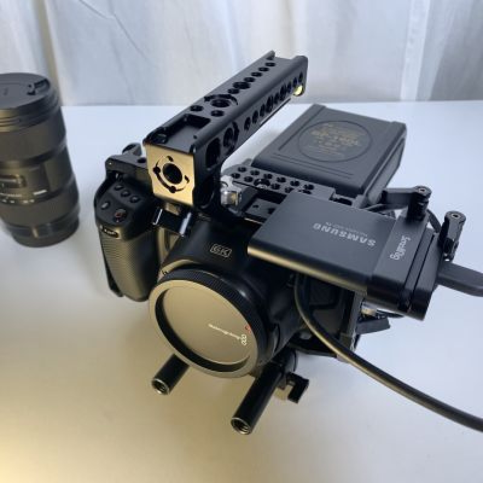 Blackmagic Pocket Cinema Camera 6k (BMPCC 6k) #Pack 1 objo+ Vmount Batterie - Photo 1 sur 2