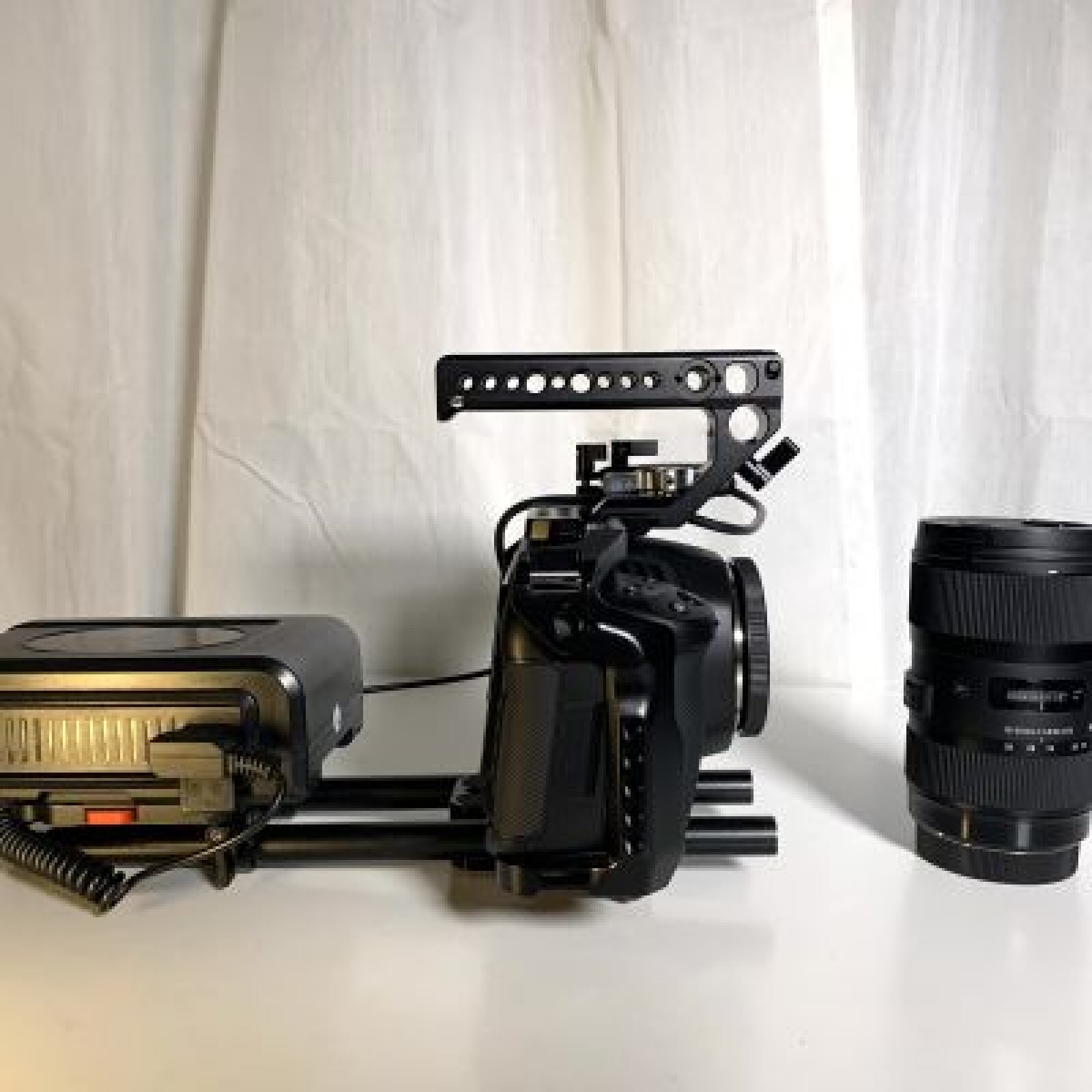 Blackmagic Pocket Cinema Camera 6k (BMPCC 6k) #Pack 1 objo+ Vmount Batterie - Photo 2 sur 2